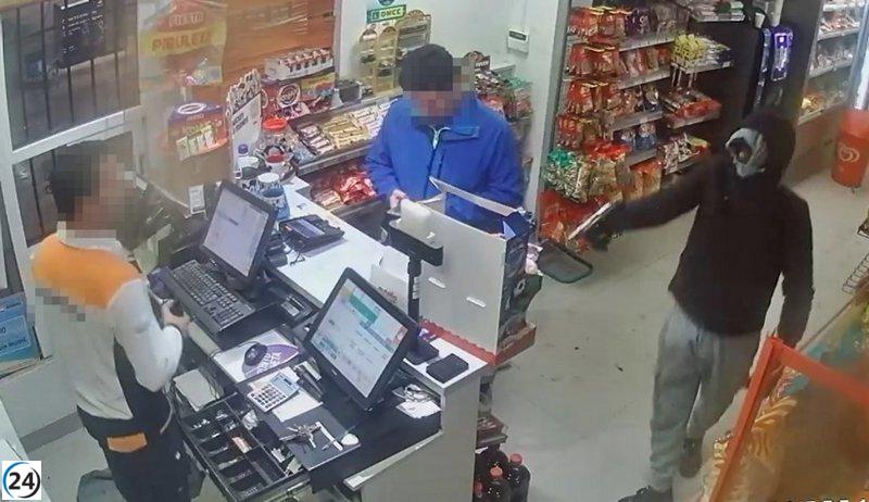 Dos delincuentes encarcelados por robo en la estación de servicios de La Albuera.