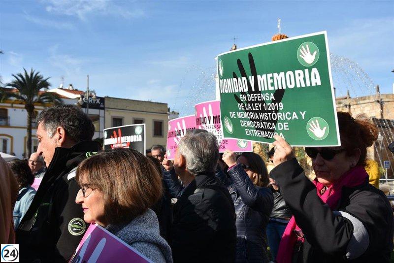 Supporters of the Law of Democratic Memory gather in Mérida to defend it against attempts of repeal.