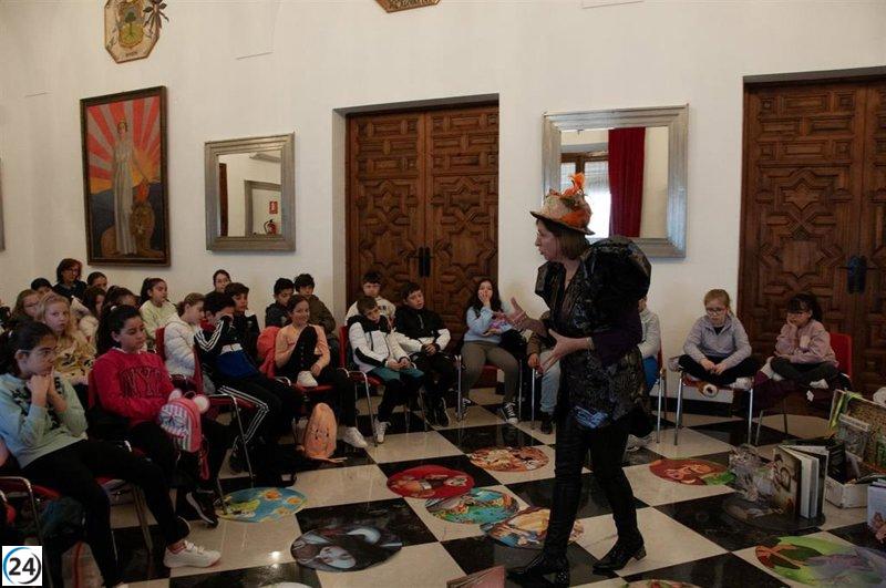 Diputación de Cáceres promueve igualdad con 300 maletas de cuentos para bibliotecas provinciales.