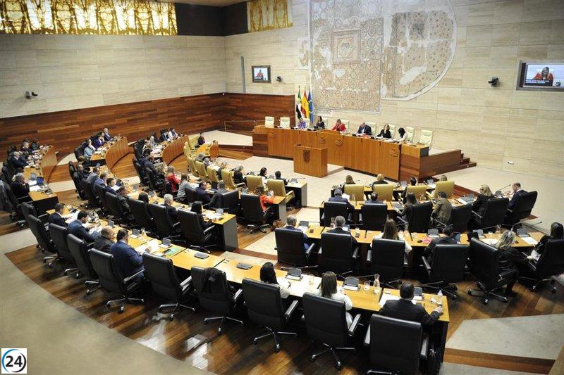 La Junta defiende al director de Infraestructuras Rurales y el PSOE exige su destitución.