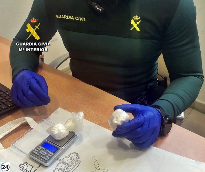 Detenido en Almendralejo un conductor sin carné con 600 dosis de droga