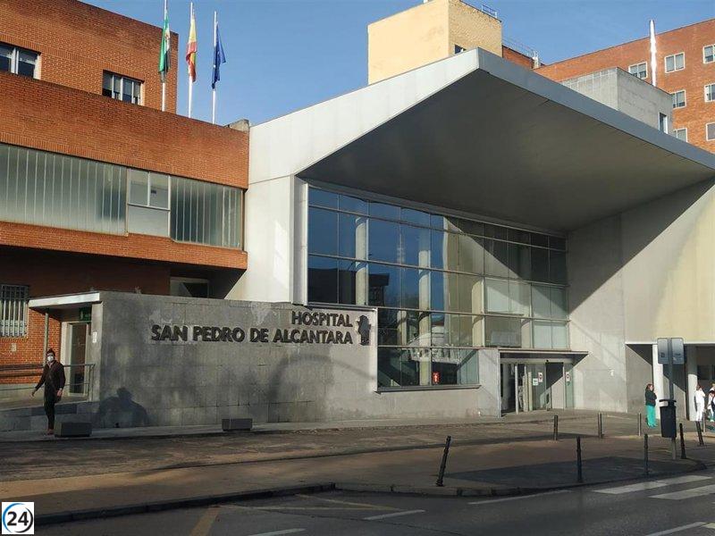 Cinco personas hospitalizadas tras incendio en Cáceres por inhalación de humo.