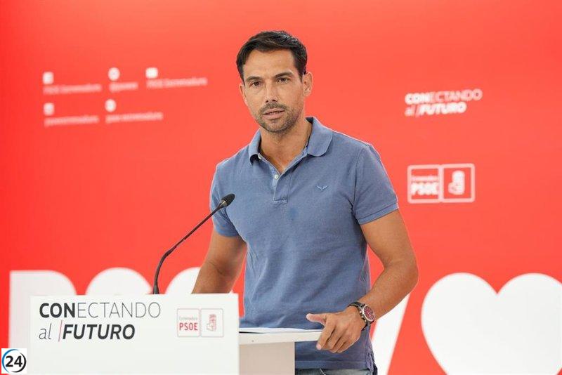 El PSOE insta a Guardiola a regresar y afrontar crisis en Extremadura.