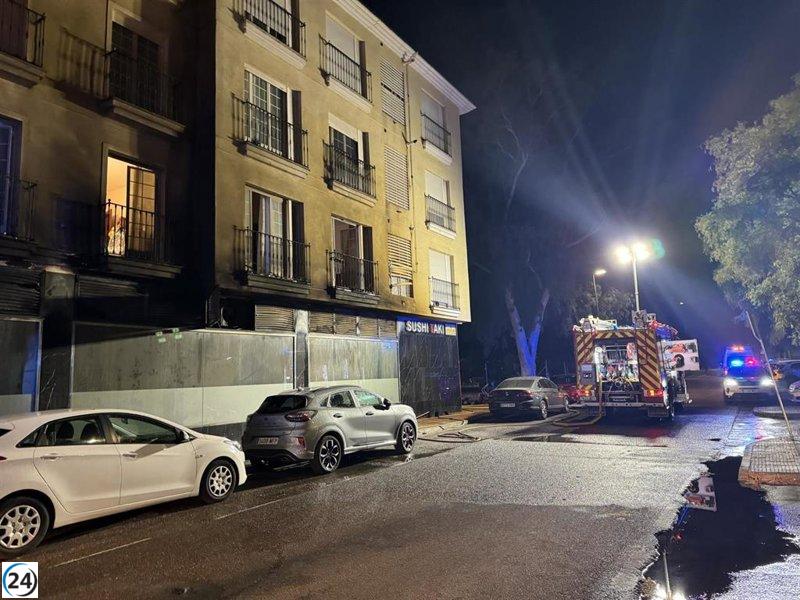 Vecinos de Badajoz desalojados tras incendio en restaurante.