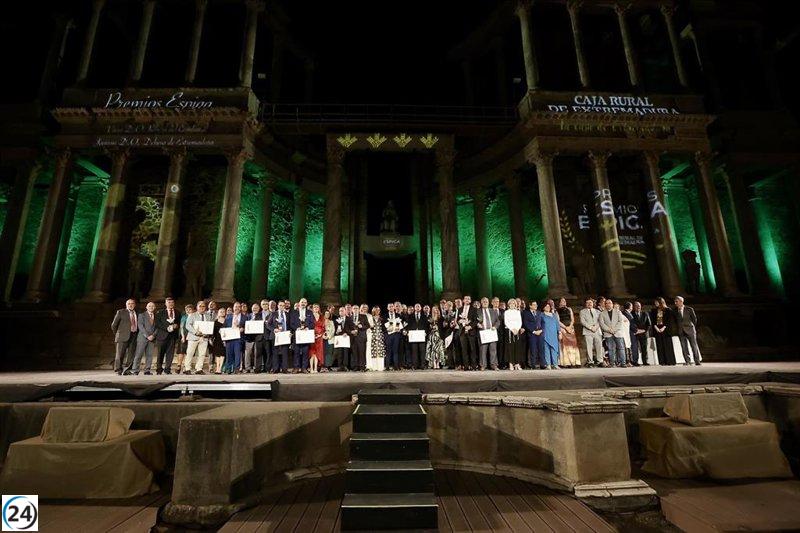 Caja Rural de Extremadura conmemora los 25 años de los Premios Espiga en Mérida.