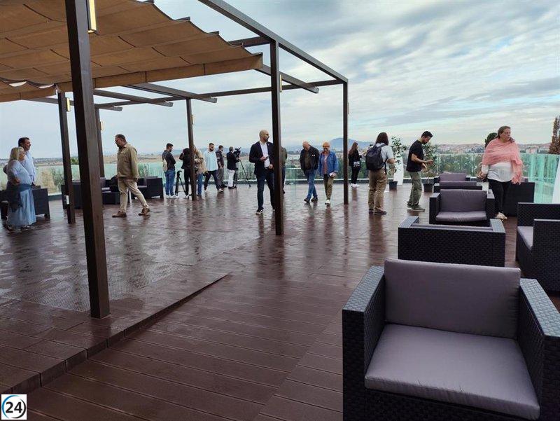 Gracias al Ayuntamiento de Mérida, la terraza del Centro Cultural Alcazaba vuelve a ser un punto cultural y de negocio.
