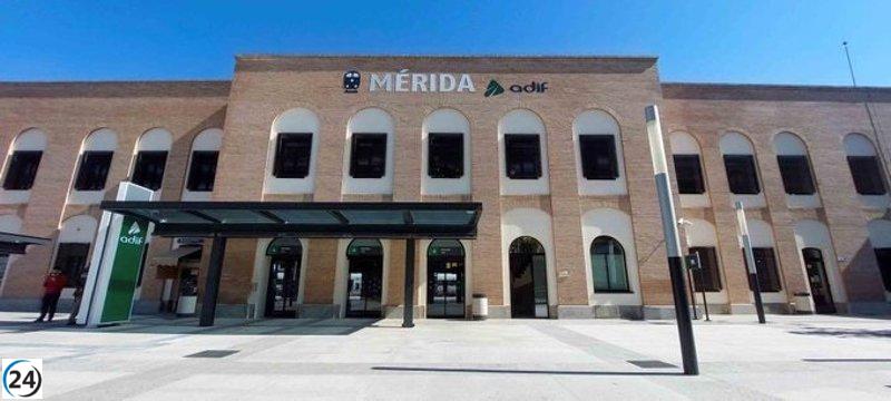 Pasajeros obligados a caminar por las vías hasta estación de Mérida tras incidente en tren.