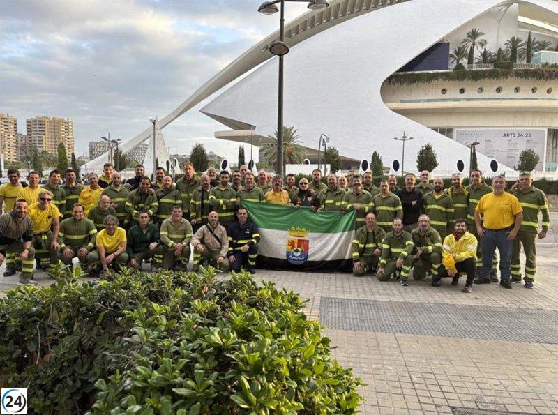 Los 61 bomberos de Infoex vuelven a Extremadura tras su misión en Valencia.