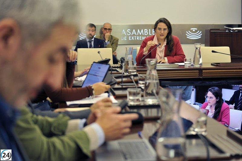 La Junta afirma que la derogación de la Ley de Memoria Histórica no es esencial, mientras el PSOE exige un enfoque serio.