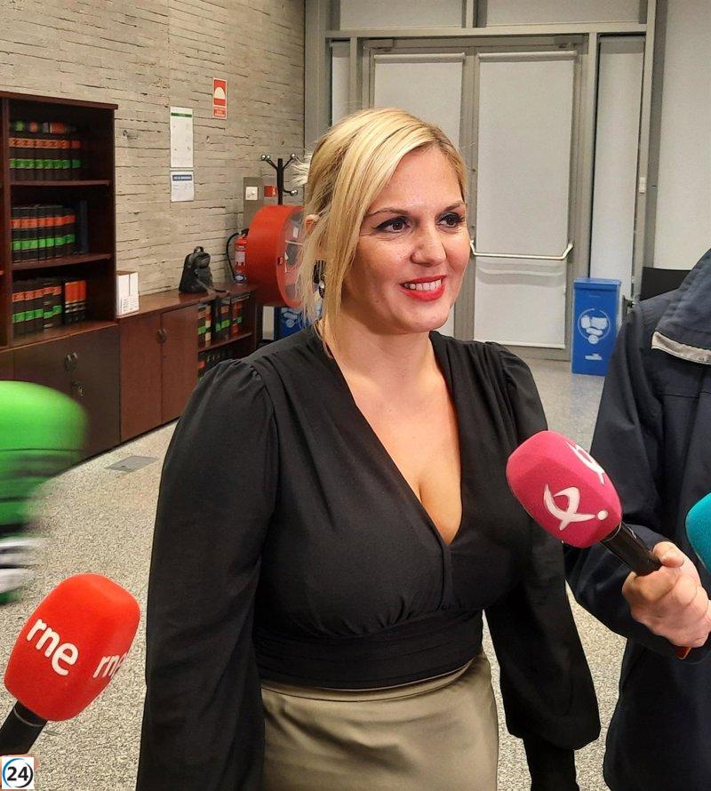 Elena Manzano insta a Vox a enfocar el debate en los PGEx y a centrar sus propuestas en el presupuesto.