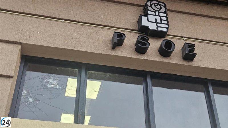 El PSOE reporta un vandalismo en su sede de Badajoz a la Policía Nacional.