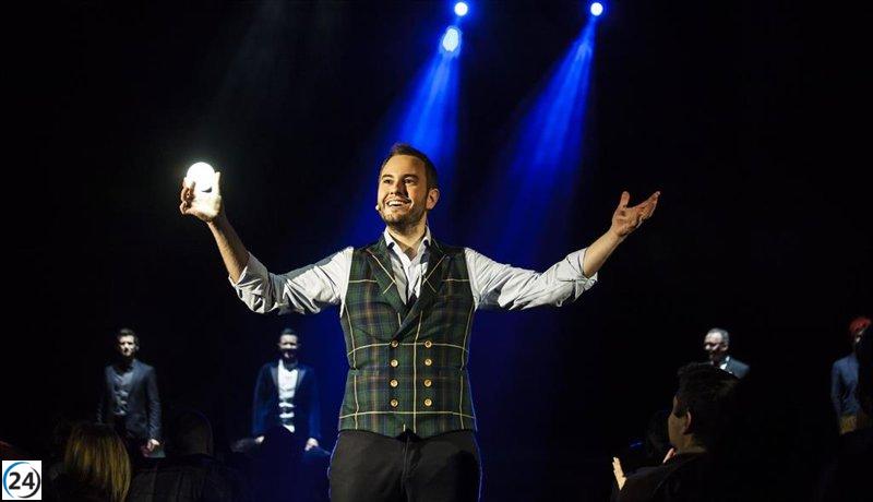 Jorge Blass deslumbra en su debut con la Orquesta de Extremadura en un evento de magia y música.