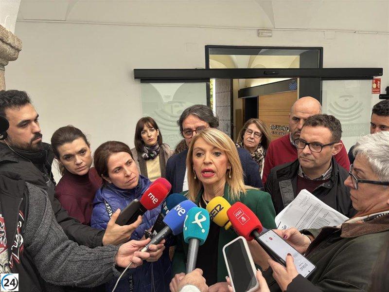El PSOE niega acuerdo con el PP sobre los PGEx y descarta cualquier alianza con Vox.
