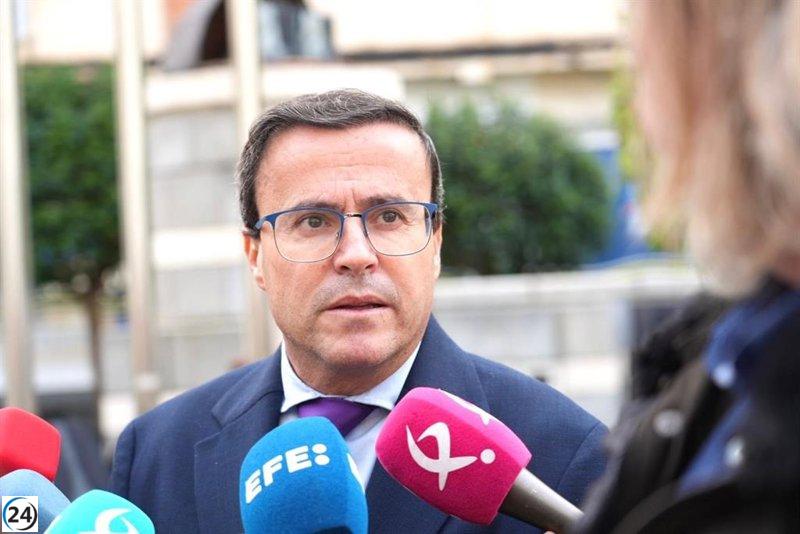 Gallardo demanda a Gamarra claridad sobre la falta de presupuestos en Extremadura durante su visita a Mérida.