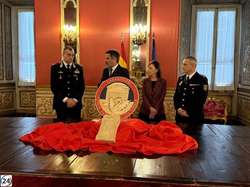 Italia recupera un ara funeraria romana del siglo III, sustraída en Mérida en 1996.