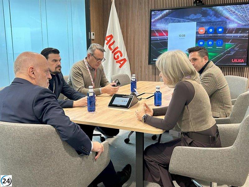 La Junta y LaLiga firman acuerdo para mejorar el apoyo psicológico a deportistas de élite en Extremadura.