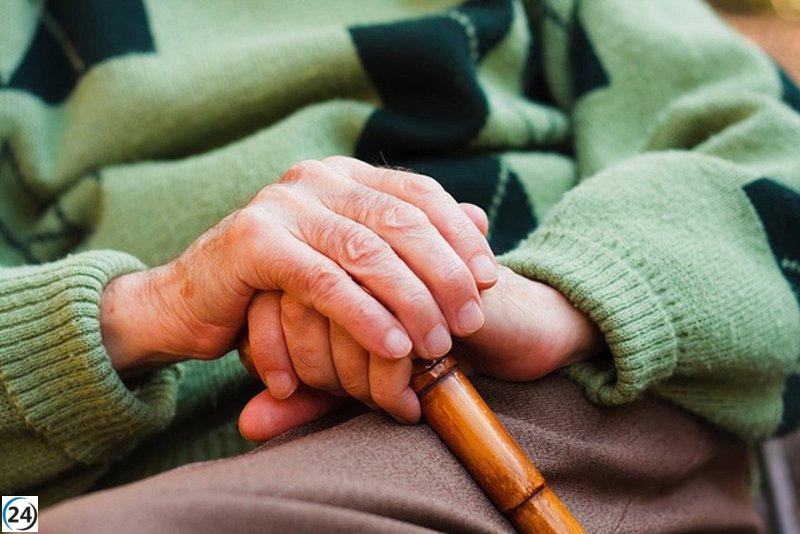 El PSOE critica la falta de atención de la Junta a los dependientes y argumenta que la reducción de listas de espera se debe a muertes.