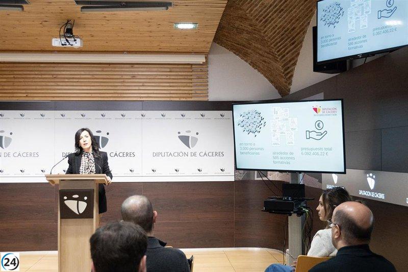 La Diputación de Cáceres presenta un ambicioso plan de formación profesional con 600 cursos para 3.000 alumnos.