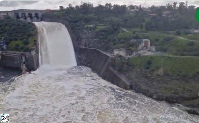 Alcántara y Cedillo descargan grandes caudales; autoridades llaman a la precaución.