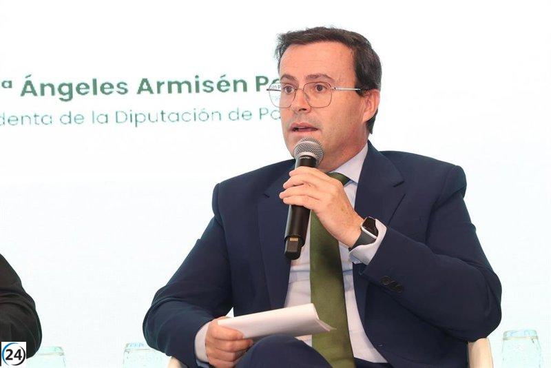 El dirigente del PSOE extremeño exige a Guardiola apoyo al Gobierno contra los aranceles de Trump.