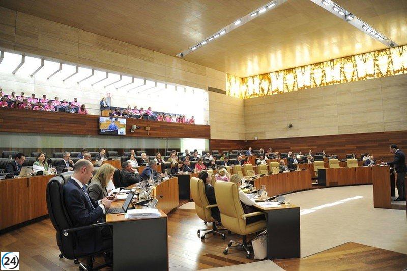 Vox no logra avanzar en su intento de derogar la Ley LGTBI tras la enmienda del PP en la Asamblea.