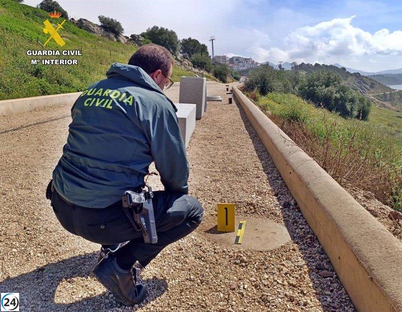 Detienen a residente de Almendralejo por robo de farolas en Alange.