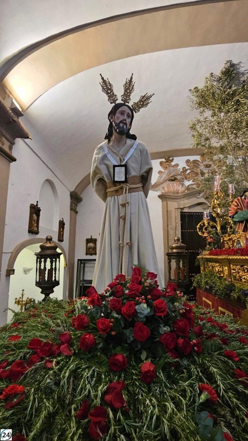 La procesión del Prendimiento en Badajoz se interrumpe por una fisura en la peana.