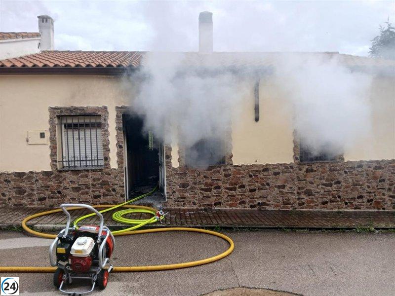 Incendio en hogar de Madroñera apagado por bomberos de Trujillo; afortunadamente, no se reportan heridos.