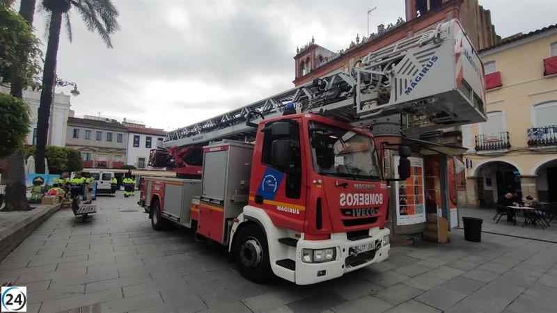 Rescatan a una persona de un incendio en Don Benito; cinco heridos leves.