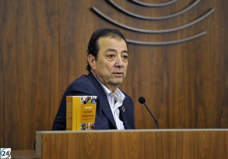 UGT Extremadura otorga a Guillermo Fernández Vara la distinción dorada en los Premios Primero de Mayo.