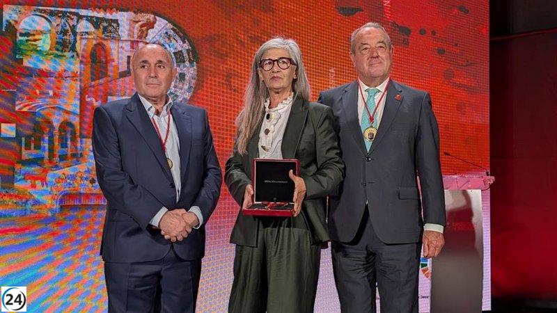 Badajoz honra a Carolina Yuste, Ricardo Leal y Banca Pueyo con Medallas de Oro de la Provincia.