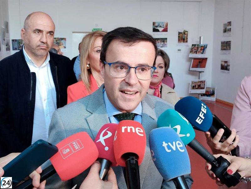 Gallardo destaca la eficiencia del Gobierno y critica a la Junta por recaerle la total responsabilidad.