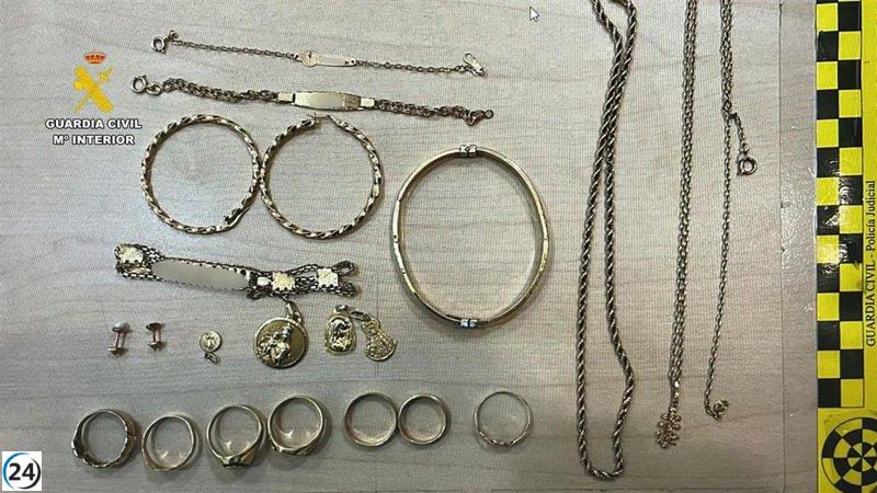 Arresto en Navalmoral: Hombre accede a una casa y sustrae joyas por 2.000 euros.