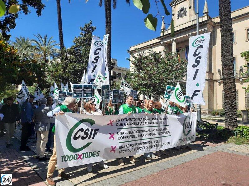 CSIF se manifiesta en Badajoz contra las promesas del Gobierno sobre el estatuto de profesiones sanitarias.