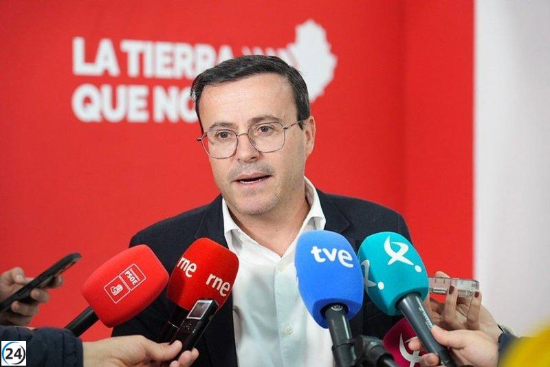 Miguel Ángel Gallardo asume su cargo como diputado en la Asamblea de Extremadura tras recibir su credencial.