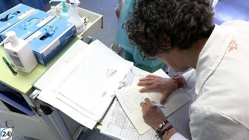 El Hospital de Mérida lanza el primer 'Diario UCI' en Extremadura para asistir a pacientes y sus familias.