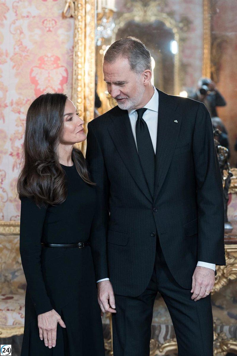 Los Reyes recorren el Monasterio de Guadalupe este miércoles.