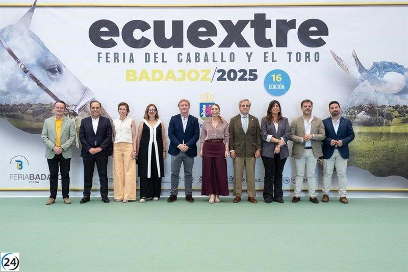 La presidenta de la Junta asiste a la Feria del Caballo y el Toro en Badajoz.