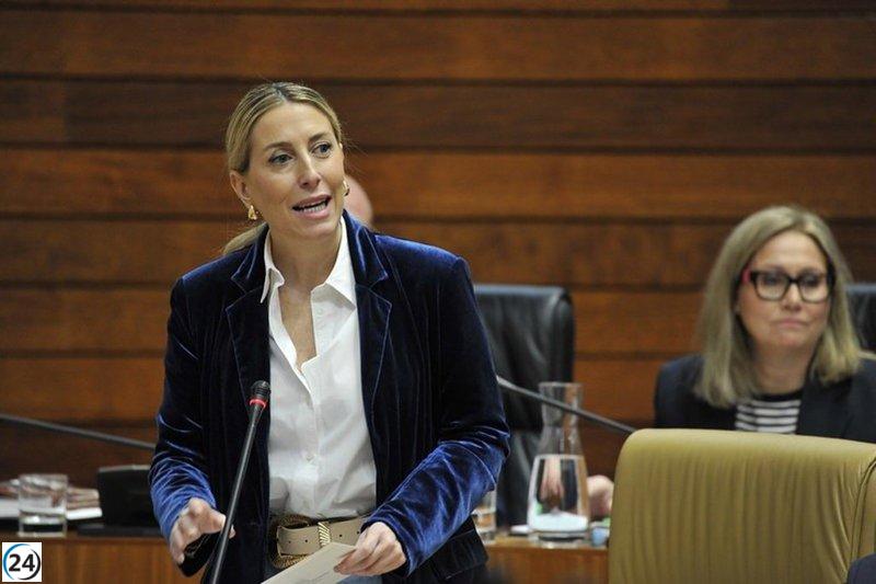 Guardiola defiende la transparencia de la Junta y critica al PSOE por su corrupción.