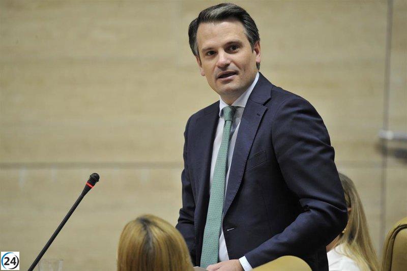 La Junta respalda la reforma que suprime el aforamiento y Vox la insta a acelerar su tramitación.