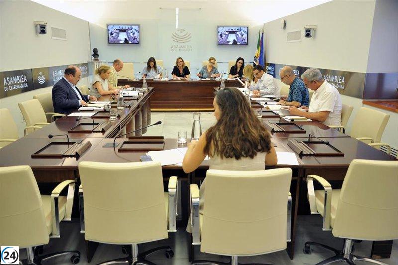 Temas clave del pleno del jueves en la Asamblea: sanidad, PGEx y decreto de función pública.
