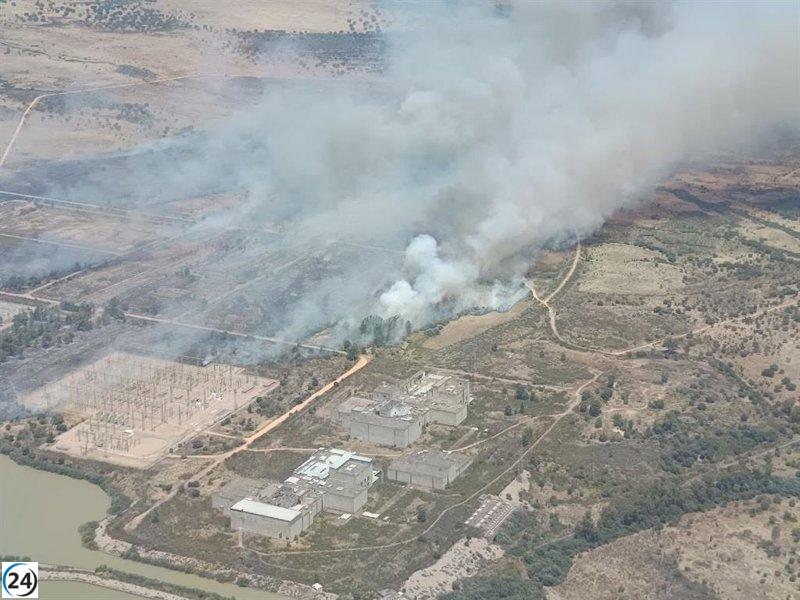 Evacuación de 440 personas en Cíjara por incendio en Valdecaballeros.