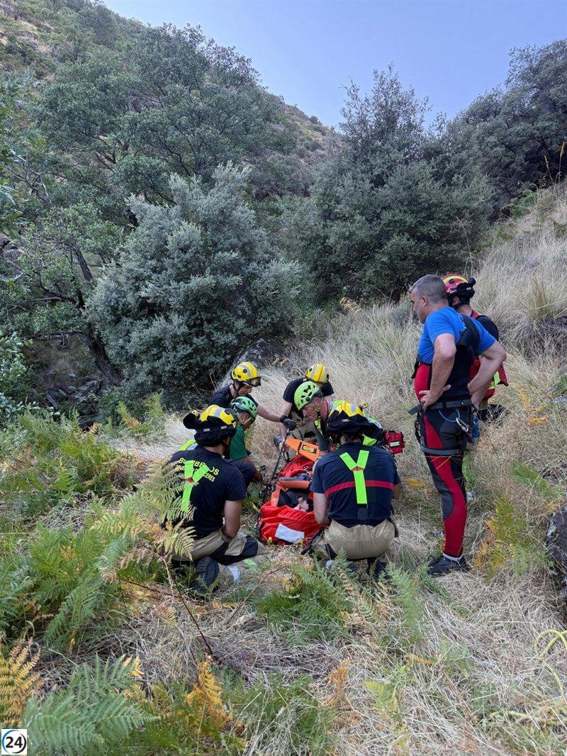 Mujer de 37 años salvada tras fracturarse el tobillo en la Garganta de Los Papúos, Cáceres.