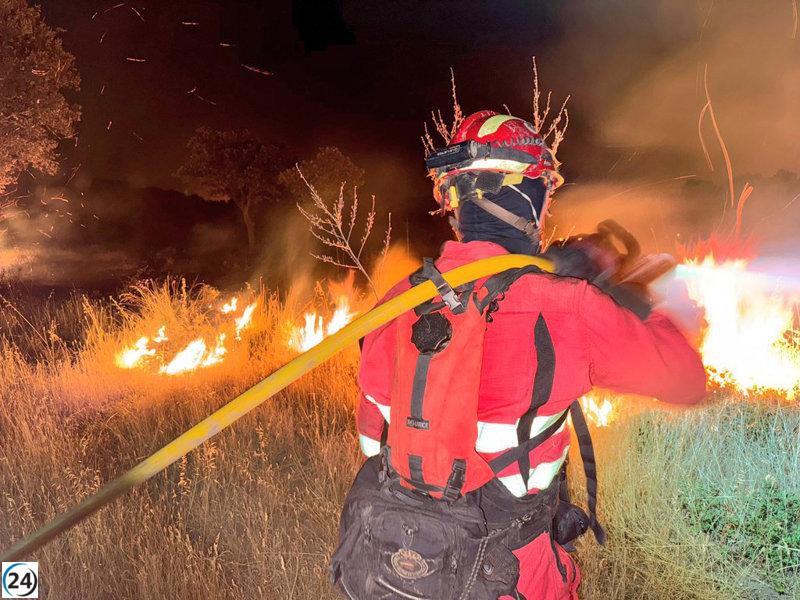 Más de 100 miembros de la UME combaten incendios en Extremadura este miércoles.
