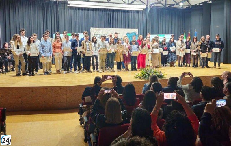 Ocho estudiantes extremeños reciben los Premios Extraordinarios de Bachillerato 24/25 otorgados por la Consejería de Educación.