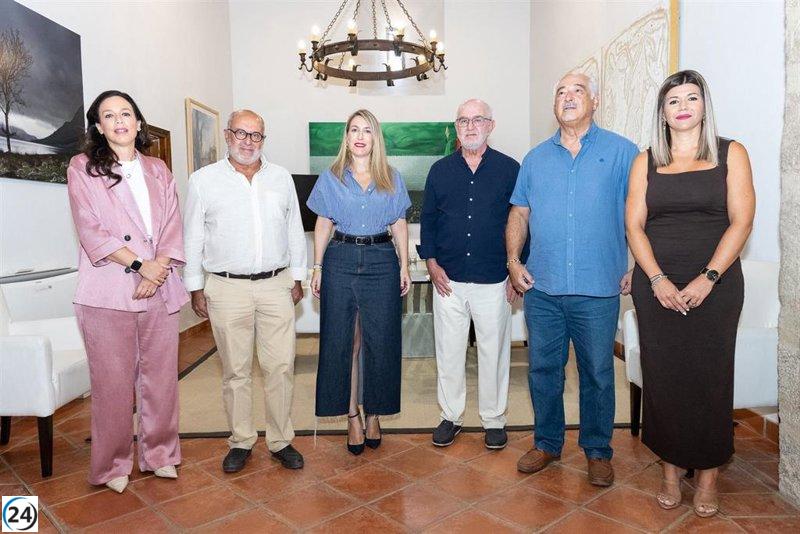 Guardiola informa a la ciudadanía sobre los avances en la reapertura de Cirugía Vascular en Cáceres.
