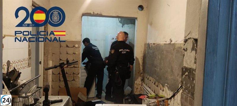 Seis arrestos en operativo contra banda especializada en robos en domicilios de Sevilla y Badajoz.