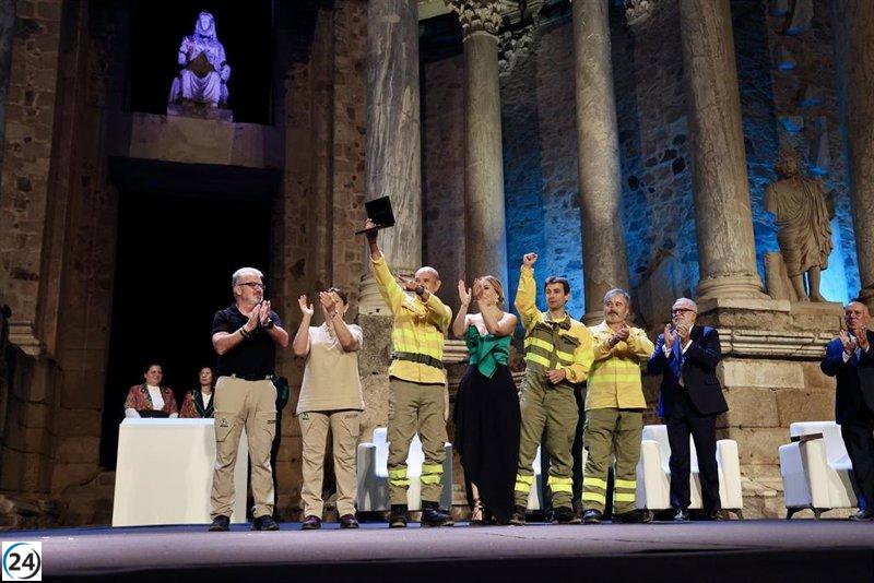 Los héroes del Plan Infoex son honrados con la Medalla de Extremadura por su valiente combate contra incendios.