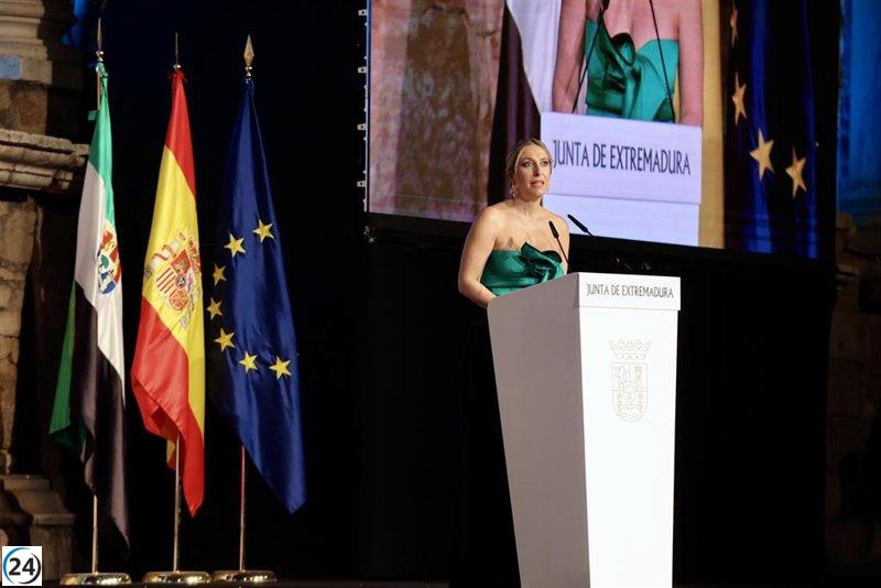 María Guardiola urge a la unidad frente a los devastadores incendios.