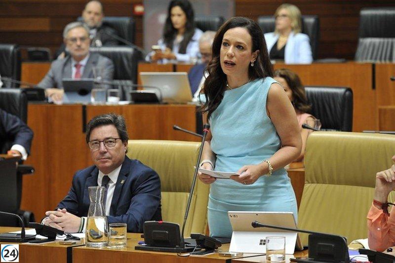 Junta denuncia inacción del Gobierno en atención a menores migrantes y Vox cuestiona su colaboración.